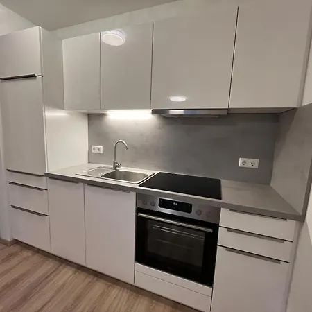 Apartment Modernes Mit Balkon Nahe Stadion Und Woerthersee *